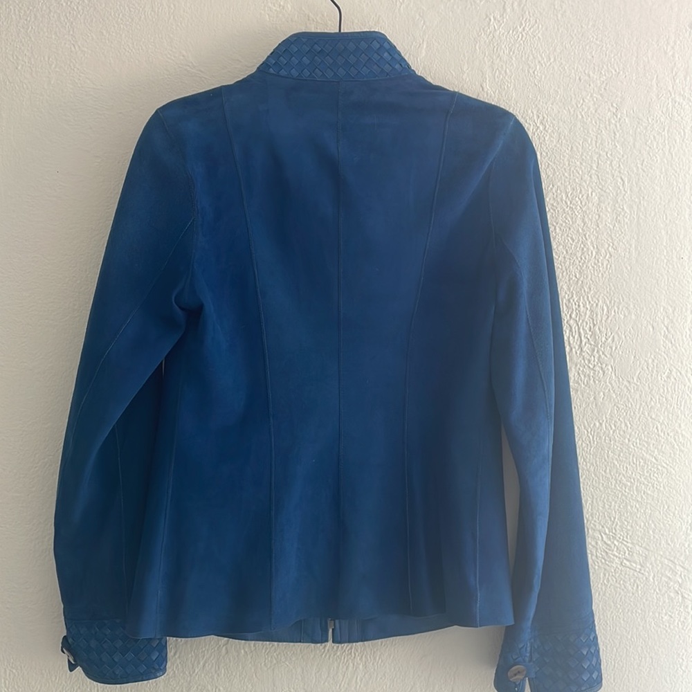Italian Women’s Reversible Blue Leather and Suede short waisted jacket; Medium - Picture 13 of 16